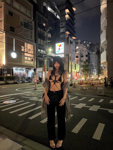 【画像】ベトナムから痴女襲来www