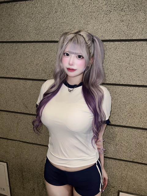 【画像】お胸大きい警報、発令へ。巨乳体操服が発見されるwww