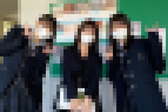 【画像】生徒のJK達に圧勝してしまう女教師が見つかるｗｗ【Pickup】