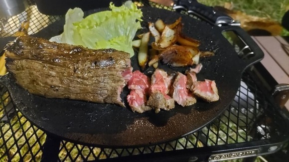 【キャンプ飯】ローストビーフやってみた ちょっとレア過ぎたから後で追い焼き