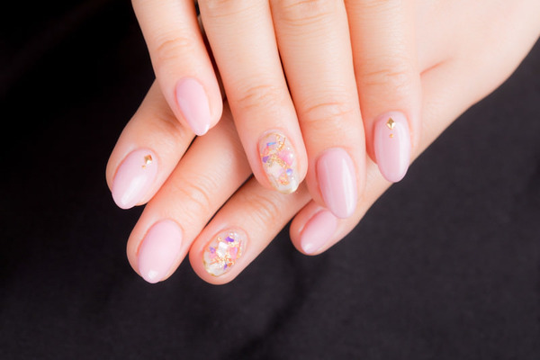 【画像】ギャル女「みんな見てー！このネイルいくらだと思う？笑」ﾊﾟｼｬwww