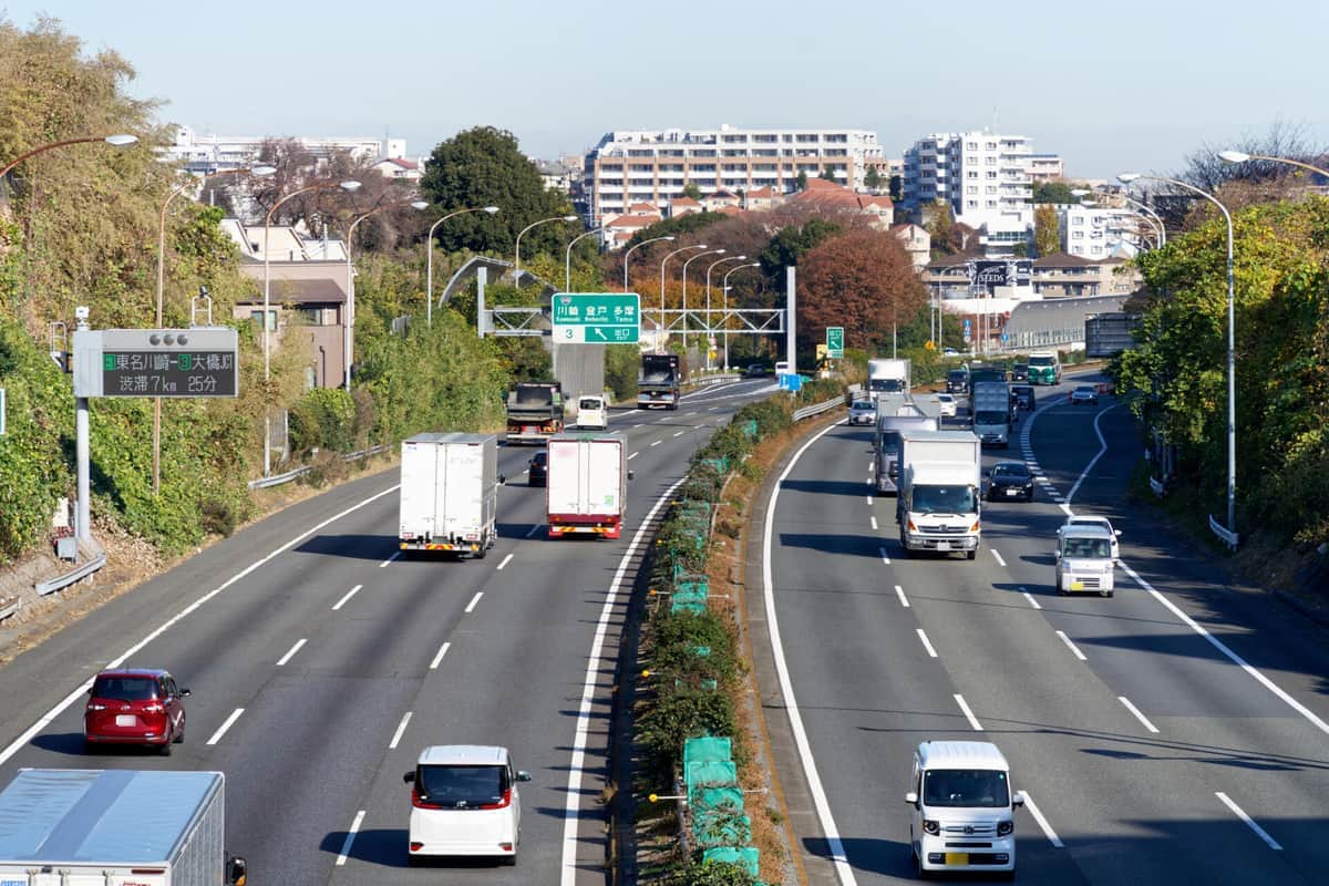 【煙草】「これは酷い」「あり得ない」高速道路でタバコポイ捨て→火災に発展　NEXCOの衝撃動画…公開の狙いは