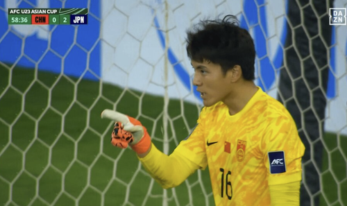 【動画】「ヘイヘイ 俺の目を見ろ お前のこと知ってるぞ」中国代表GKが挑発！ 日本代表 佐藤は完全無視…GKが飛んだ逆に決めPK成功