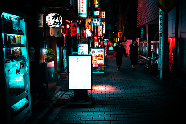 【悲報】「40歳以上お断り」「25歳以上限定」　年齢制限の飲食店が続々と登場！