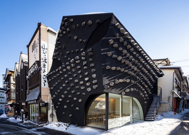 【画像】隈研吾が設計した草津温泉のペタペタ建築www