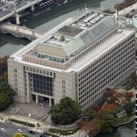 SNSで拡散！海に突き落とされた少年のショッキングな動画について