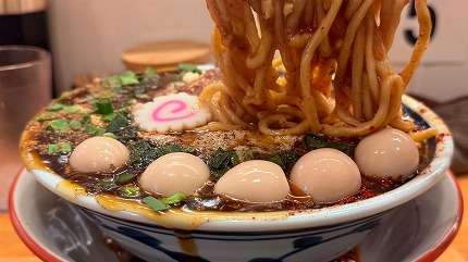 人気ラーメン店、トッピングすら残した配信者に注意「食えないで困ってる人など沢山いる」