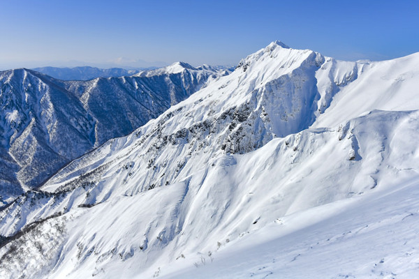 【悲報】アメリカ親父、泣く「50万円かけてスイスの大自然を家族旅行で見に来たのにずっとこれだよ……」  (※画像あり)　