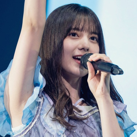 小坂菜緒、毛穴まで見える『ワキ』がこちら