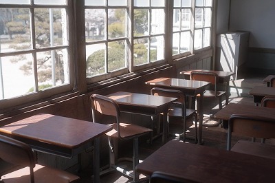 【動画】チー牛、授業中に死亡してしまう・・・・・