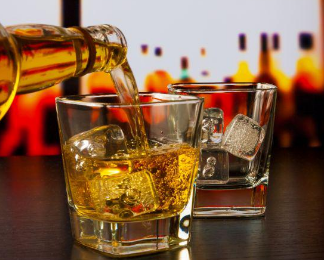 【画像】元バーテン「ウィスキーの魅力を分かってる人でこのウィスキー２本をバカにする人は見たことない」