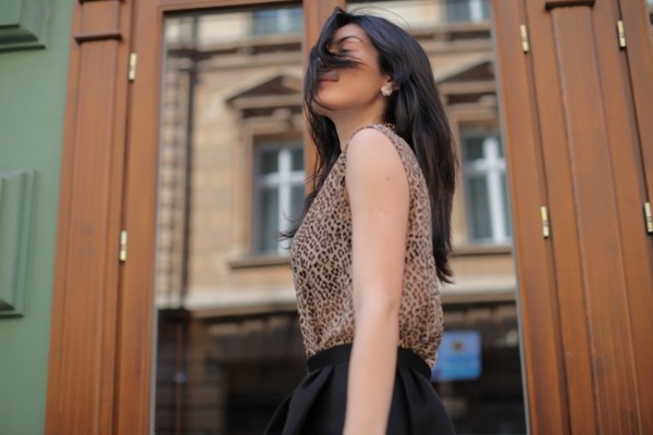 サラ髪jk「……(薬局へｽﾀｽﾀ)。」　ワイ「(おっ可愛いやんけ、用はないけどワイも薬局いこ」→結果www