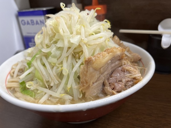 【画像】ラーメン二郎に来た個性的な3人組、全国デビューwww