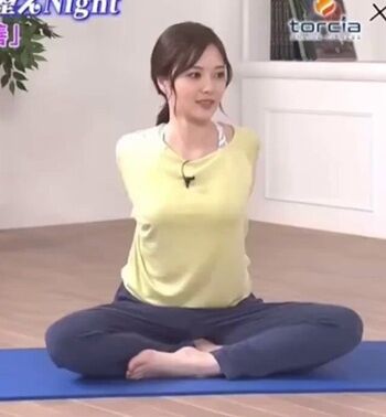 【画像】白石麻衣の突き出したお〇ぱいwww