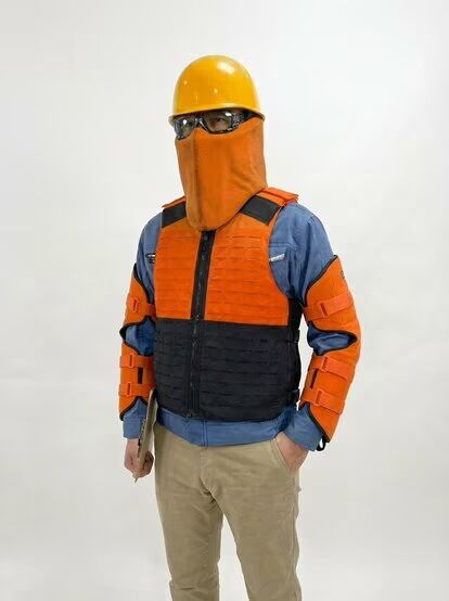 【クマパンチ】「クマ用防護服」急ピッチで開発進む　ベアクローによる「致命傷」からパトロールする人間の身を守るには