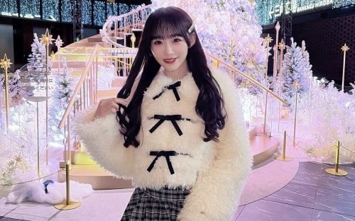 【画像】人気アイドルさん、80万のバッグで自撮りをしたらファンとアンチが泥沼レスバ開始ｗｗｗ
