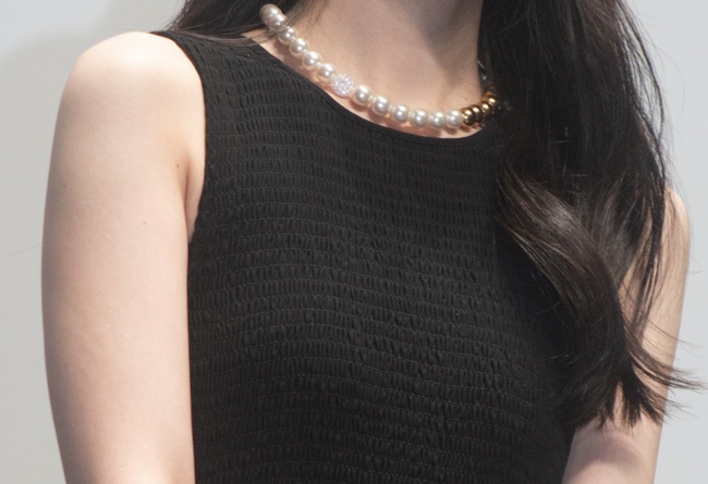 【画像】高校中退のKカップ18歳、その乳で高校卒業は無理でしょwww