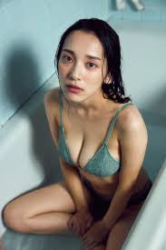 【画像あり】都丸紗也華さん、温浴で男性陣に谷間を惜しげもなく披露