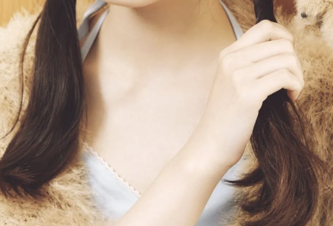 【朗報】TWICEのモモ、谷間がシコすぎる