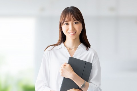 【愕然】女先輩「私3連休は独り身で友達もいなくて悲しいの…」ワイ「ほーん、ワイもですよ。一緒に公園でも行きますか？」⇒結果！