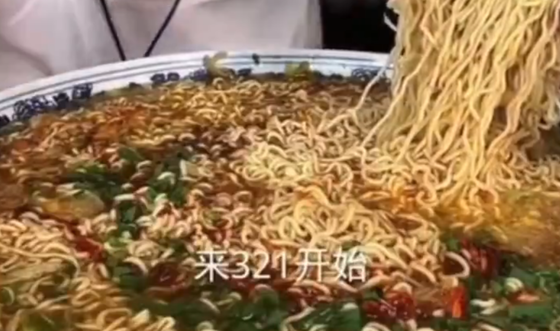 【動画】中国のフードファイター、レベチwww