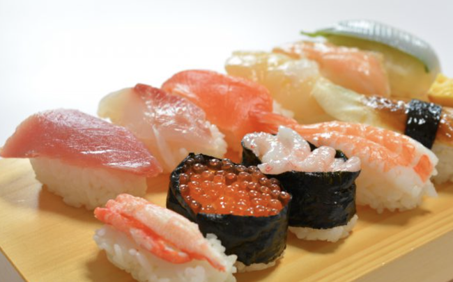 【画像】セールで半額になった寿司、なぜか売れ残ってて草