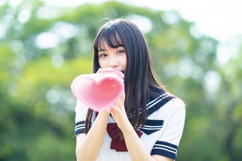 【画像】クラスの女子さん達、お胸で慰めてくれるwww