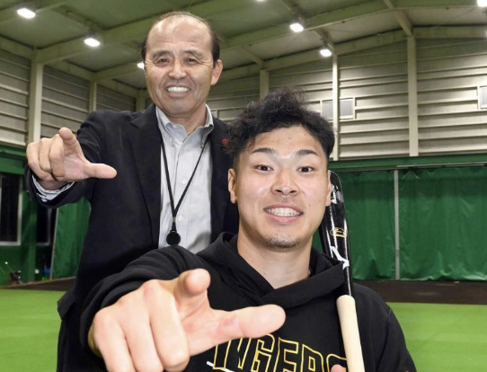 ファン『佐藤が傲慢だと思われても仕方がない。岡田彰布の株が急上昇』