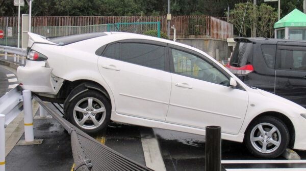 アクセルとブレーキ踏み間違い事故は「日本が突出」？ 一体なぜなのか 意外と根深い問題