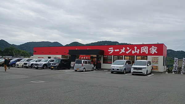 「山岡家」とかいう一部の狂信者が熱狂的に支持しているラーメン屋