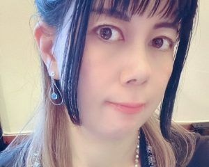 【画像】 セクース依存症で”経験人数500人”の女性マンガ家がどこかで見た希ガスと話題に…