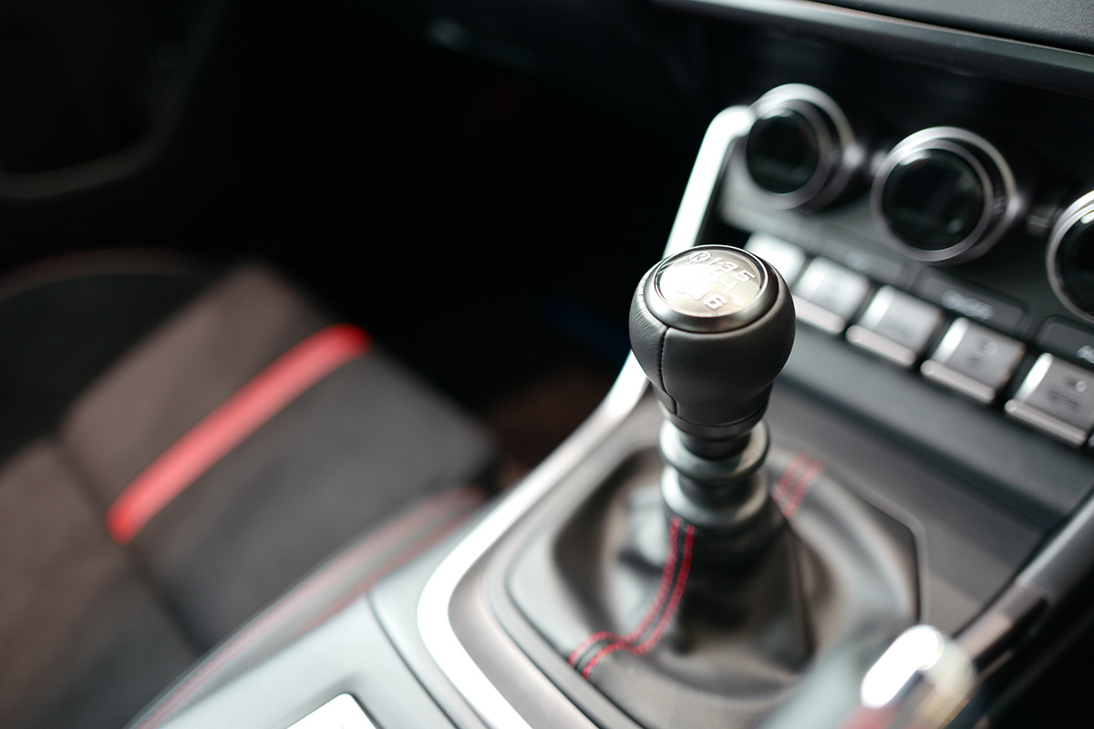 スバルが擬似MT特許を出願。EVでも“バッコン”とシフトチェンジでき、シフトミス時の「気まずさ」までをも再現するもよう