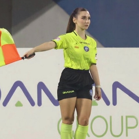 【画像】イタリアのサッカー審判、完全にセッ◯クスwww