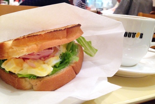 【悲報】ドトールで軽く頼んだだけで1000円超えて草