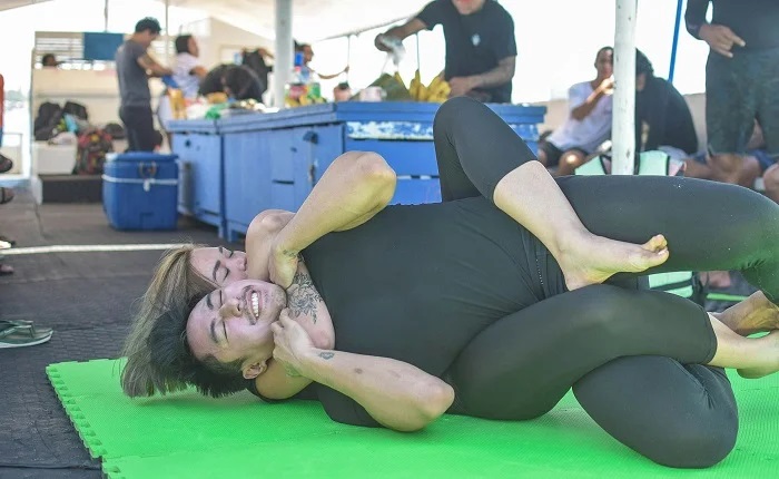 【動画】レスリングちんさん、フルボッキwww