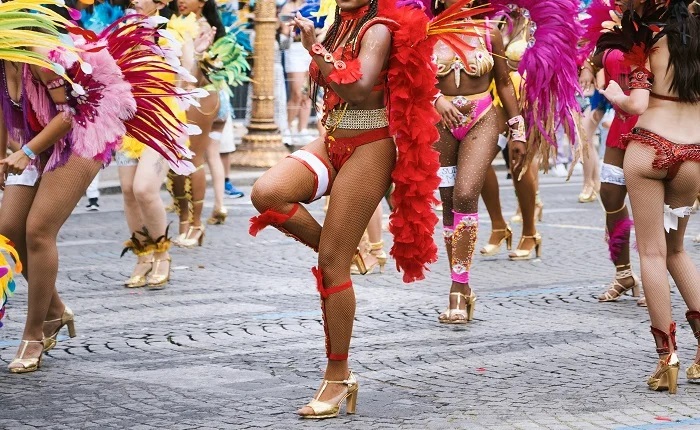 【動画】大学生のサンバ、えっちすぎて大量に人が集まってしまうｗ