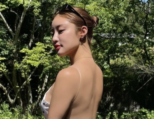 【画像】王林ちゃん、ワレメをモロだししてしまうwww