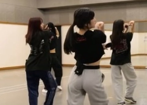 【画像】川嶋美楓のケツ、エ口いwww