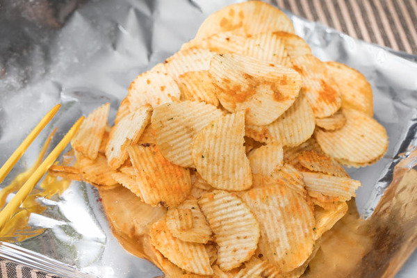 【悲報】黒人「ポテチうめえw」AI「銃の所持を検知しました。あなたを逮捕します」⇒