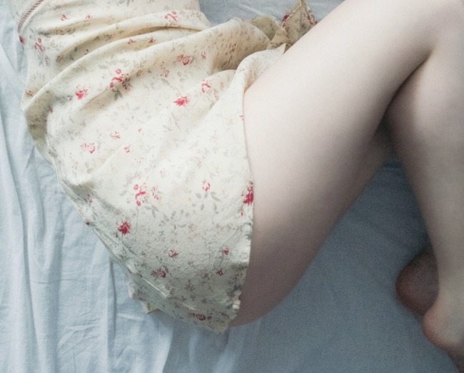 【画像】ベトナムの風俗嬢、パンツをずりさげ男根待ちしてしまうwww