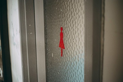 【画像】ｘ民「女子トイレ ← 重複してて好き」←2.6万いいねwww