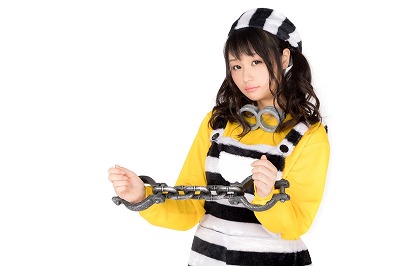 【画像】20代女さん、万引きついでに警備員の足を折り逮捕されてしまう・・・