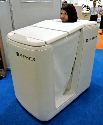 【画像】貧乏アパートの風呂、謎装置を使えないと湯が出ないwww