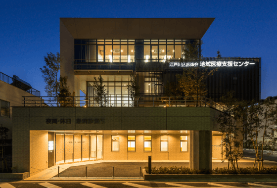 息子が熱を出したので夜間診療に駆け込んだ。　俺「子供が熱で…！」看護師「え！？…受付は22時で終了しています」俺「まだ21時55分ですよ！？」看護師「あっ…受付は45分までなんです」　このことを自治体に報告した結果・・・