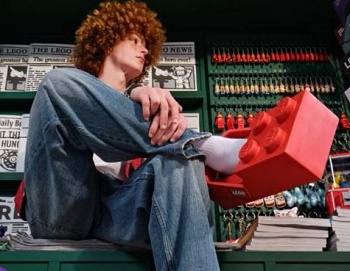 【画像】LEGOとクロックスのコラボサンダルがこちらwww