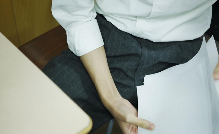 【画像】女教師さん、チー牛生徒にセクハラされまくってしまうｗ