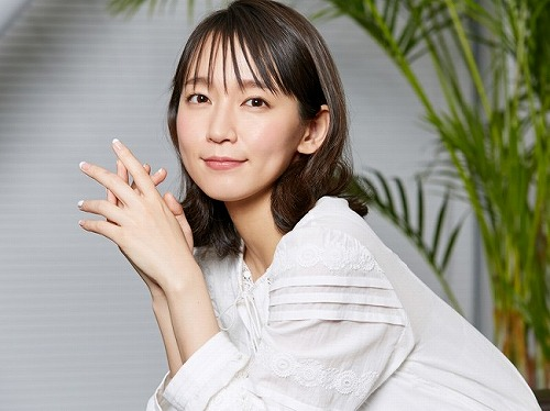 吉岡里帆『顔可愛いです。お●ぱい大きいです。体ムチムチです。演技うまいです。いい匂いします。』