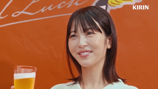 【悲報】浜辺美波(25)、カリカリ