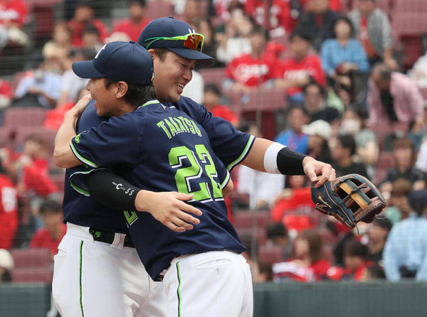 現地メディア「村上はメジャーで何本ホームランを打てる？」高津「55本」