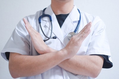 【怒報】ワイ「鼻の奥痛くて」  医者「アレルギー性鼻炎だね」  ワイ「副鼻腔炎じゃないですか？」→